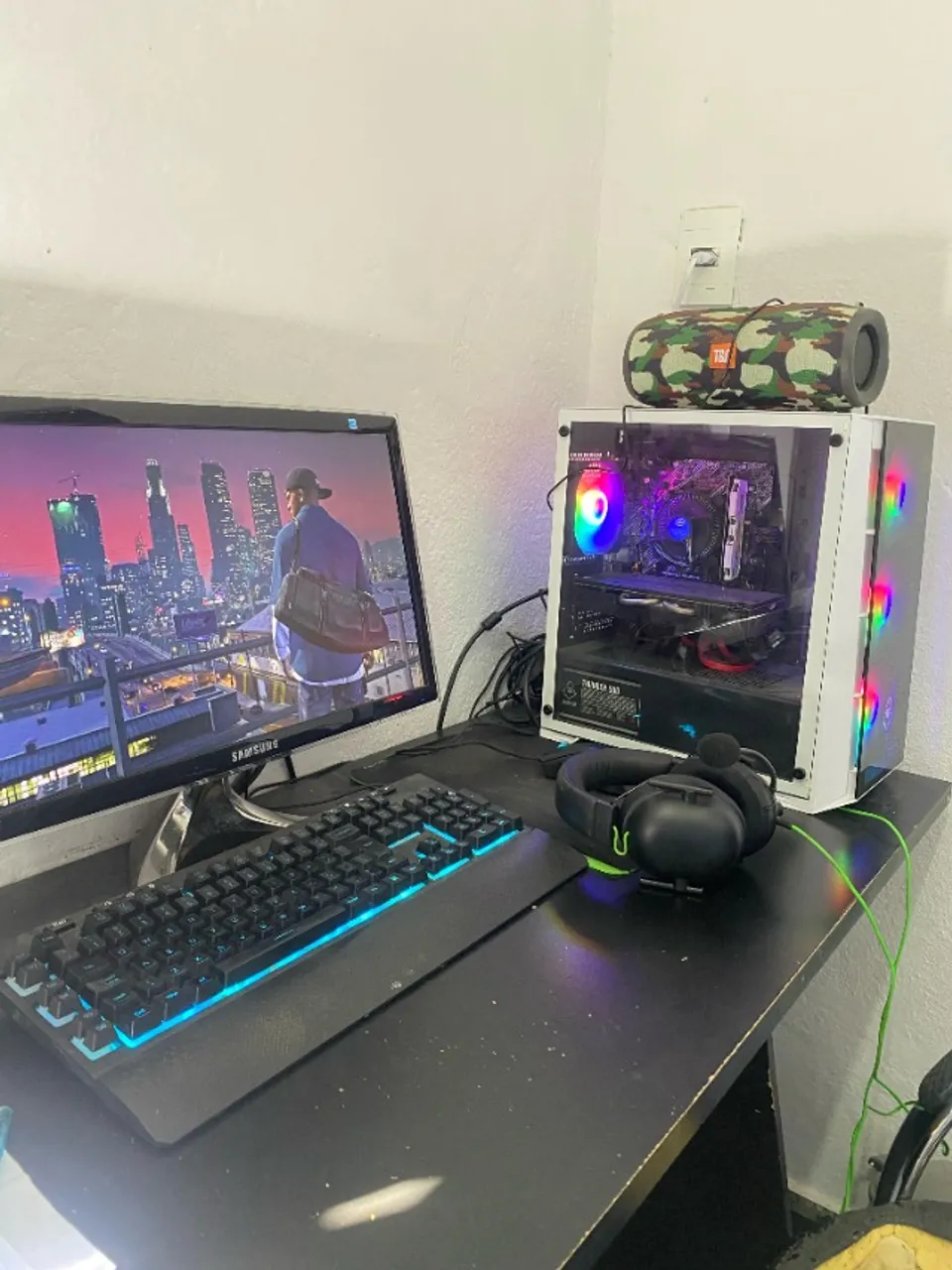 PC GAMER COMPLETO (MONITOR, TECLADO MECANICO, HEADSET RAZER E MOUSE RAZER)