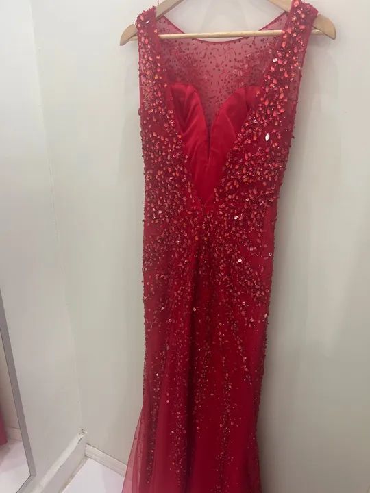 Vestido de festa vermelho com pedrarias - Foto 2