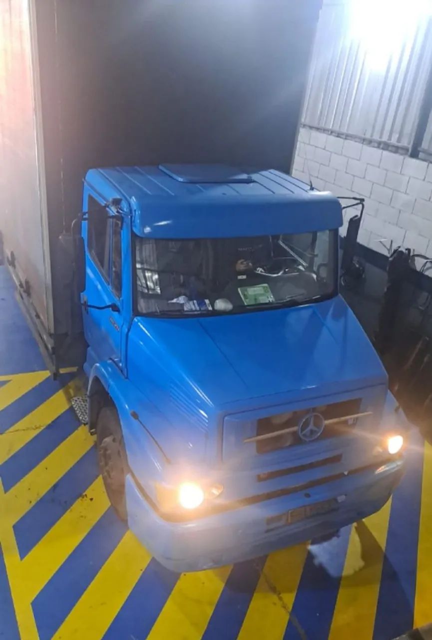 Mercedes-Benz L 1620 - 2004 - Motor Novo - Baú Sider 11 m - Pronto para Rodar - Foto 2