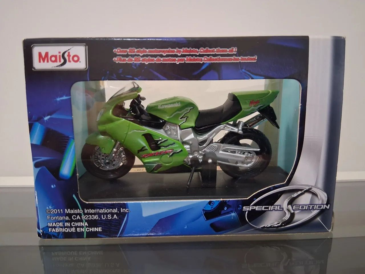 Miniatura Moto Maisto Kawasaki Ninja ZX-12R com base - Escala: 1