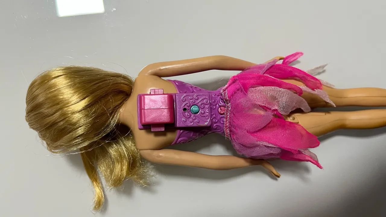 boneca barbie magia do arco íris  - Foto 5