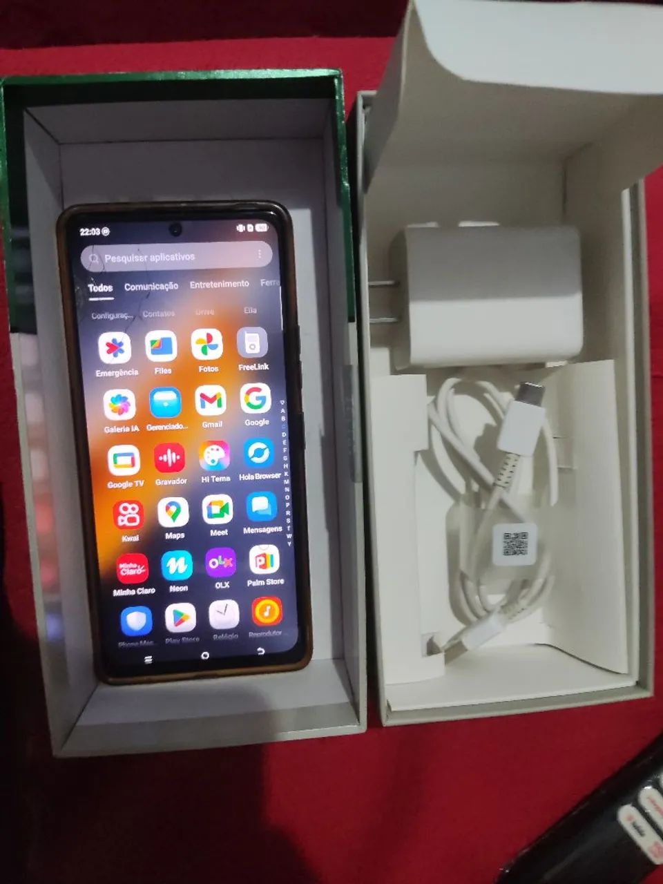 Vendo um aparelho muito bom com 256 giga 8 de ram 