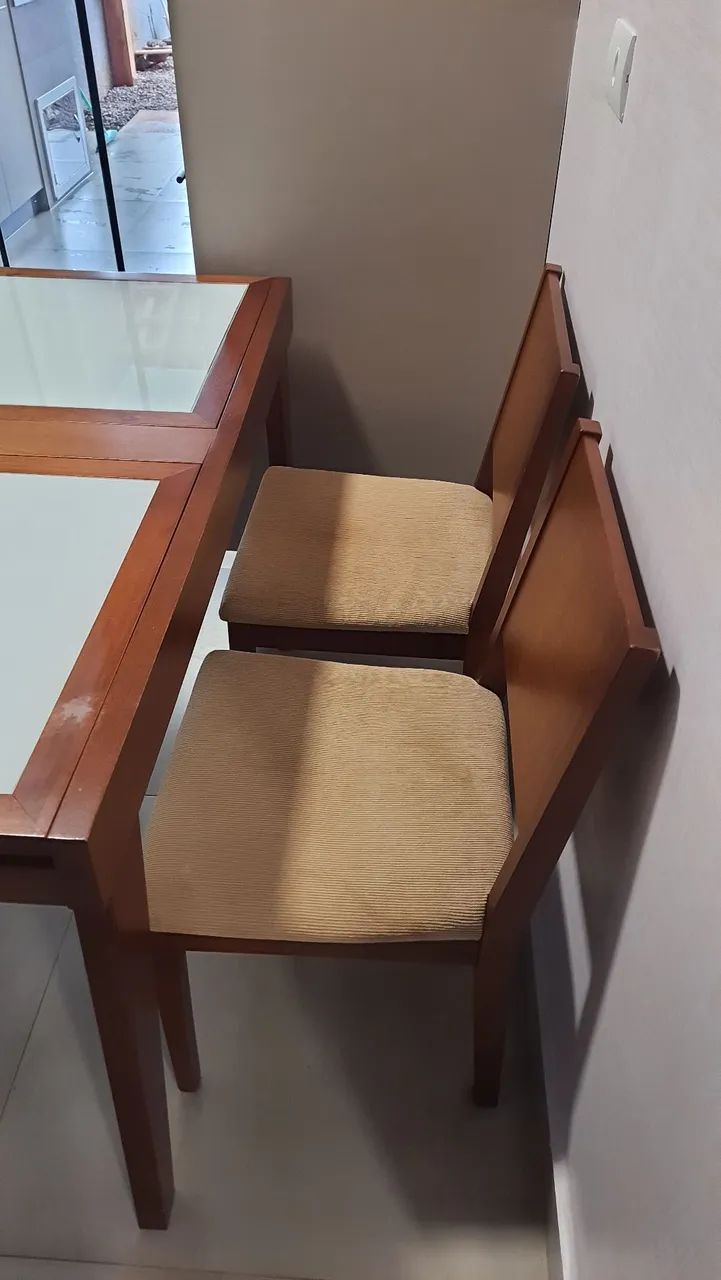 Mesa de Jantar com Quatro Cadeiras - Foto 3