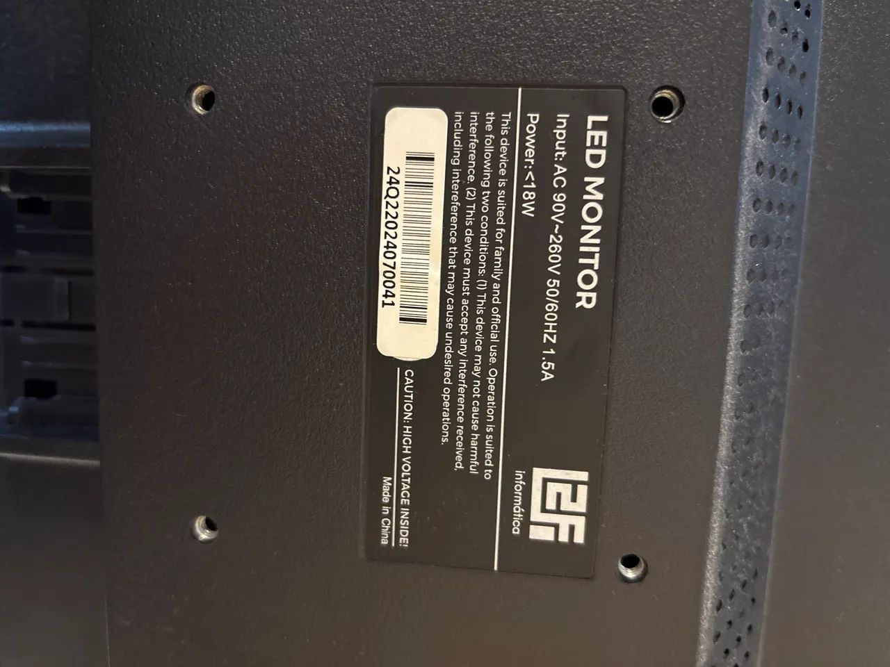 monitor de LED widescreen com suporte em formato de V e cabos de conexão inclusos - Foto 5