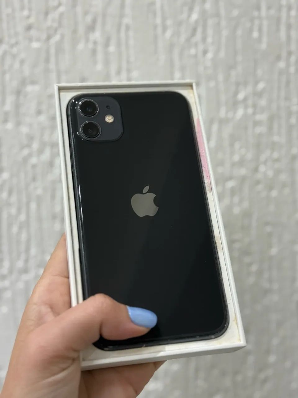 iPhone 11 COM CAIXA