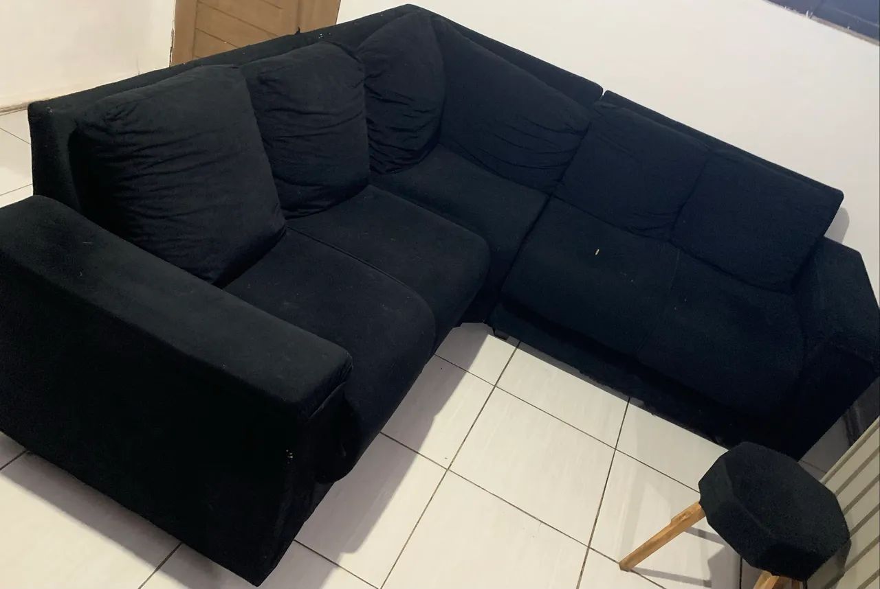 Vendo sofá grande na cor preta  - Foto 5