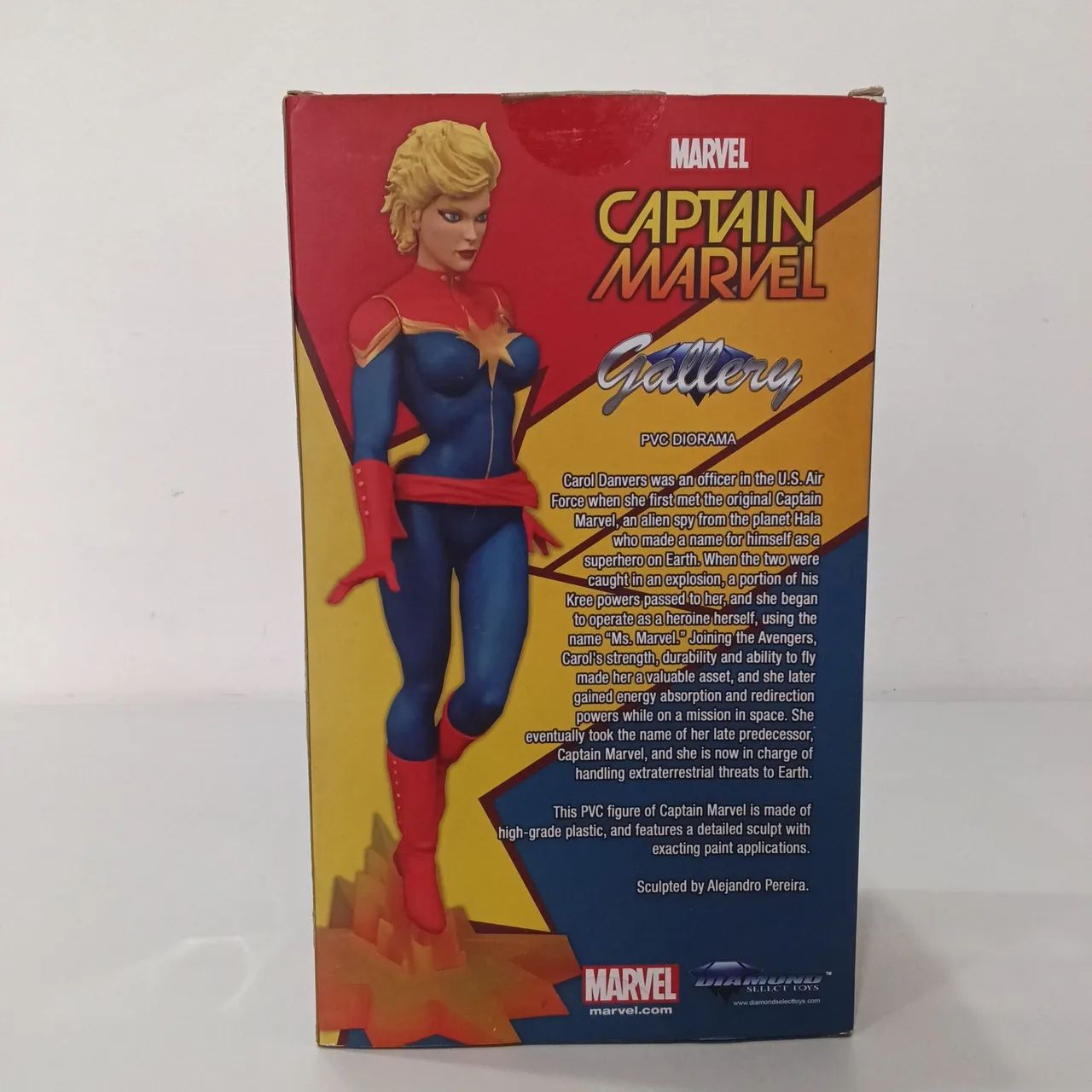 Vendo Captain Marvel Marvel Gallery PVC Diorama Semi novo  - Foto 2