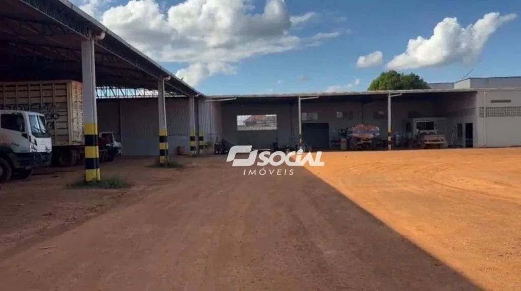 Prédio comercial com amplo galpão e pátio de manobras, Rua da Beira, B: Roque - Foto 4