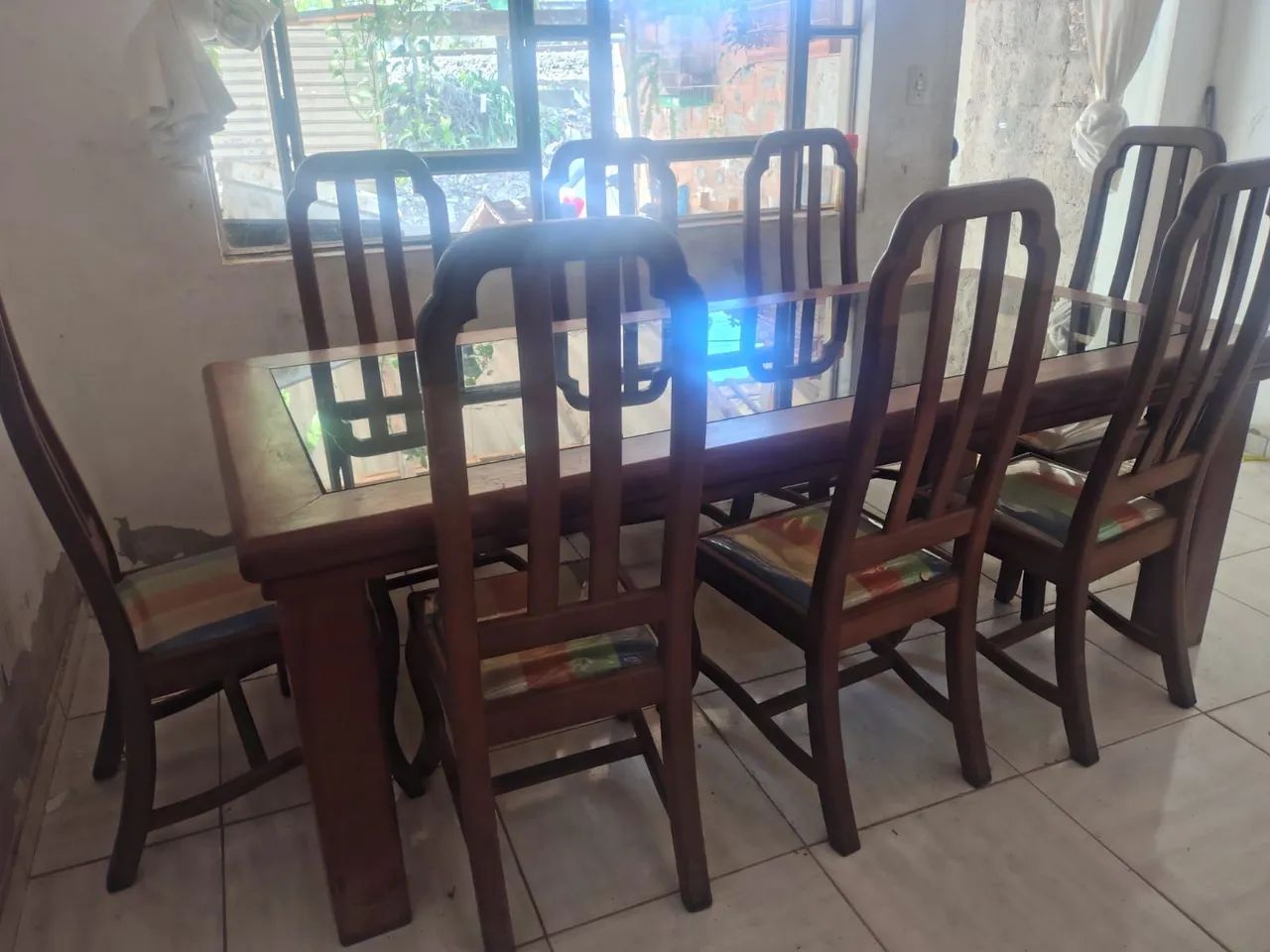 Mesa madeira maciça com tampo de vidro e 8 cadeiras estofadas - Foto 2