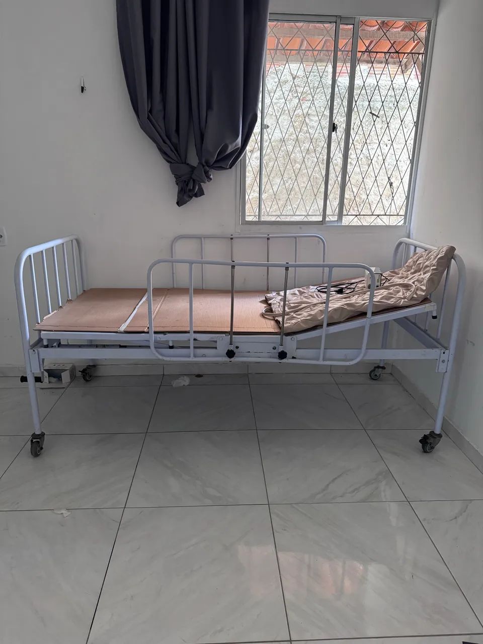 Cama hospitalar com colchão casca de ovo 