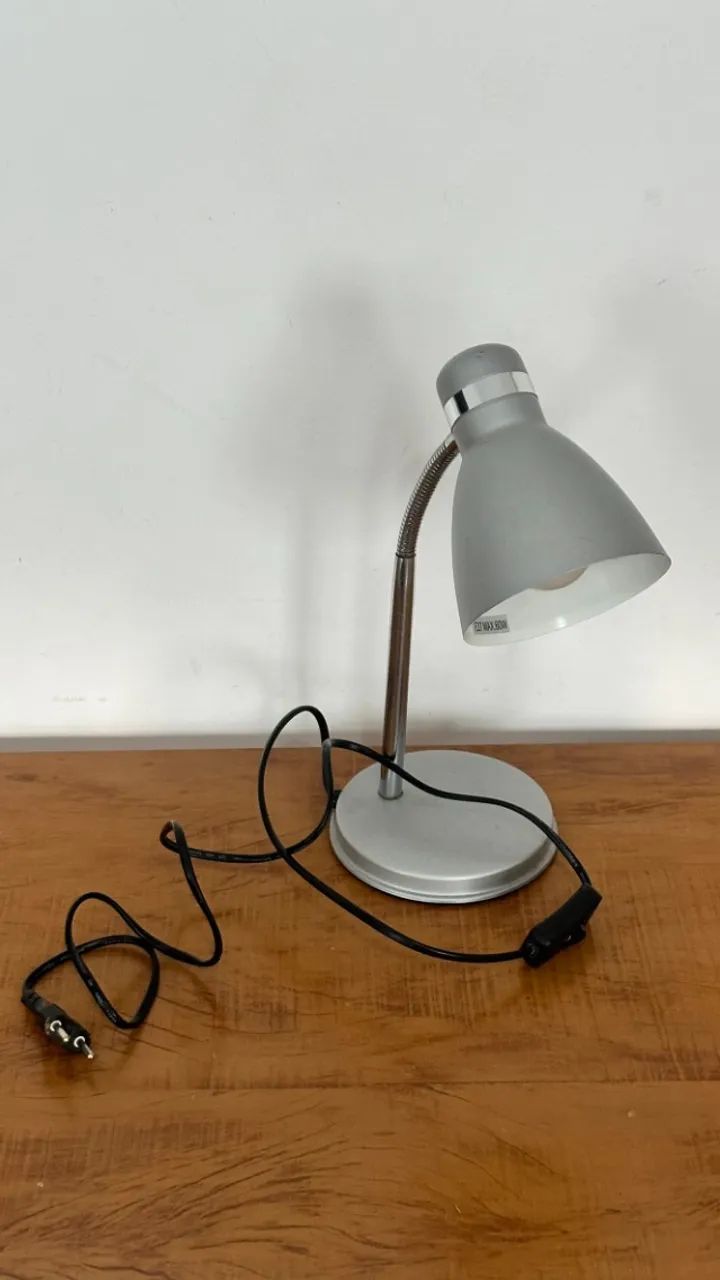 Luminária de mesa articulável prata - Foto 2