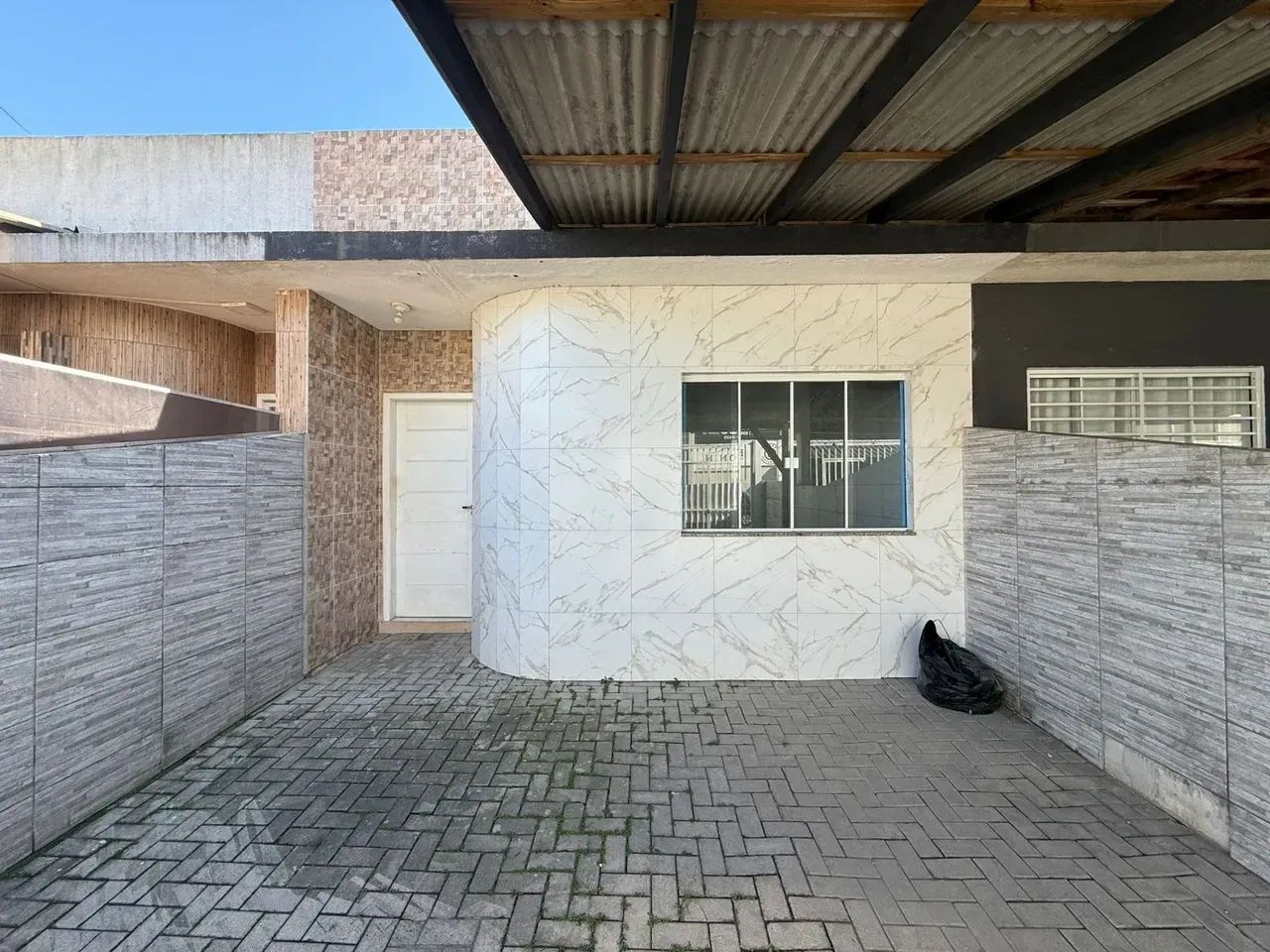 CASA GEMINADA COM 02 DORMITÓRIOS NO BAIRRO MORRETES