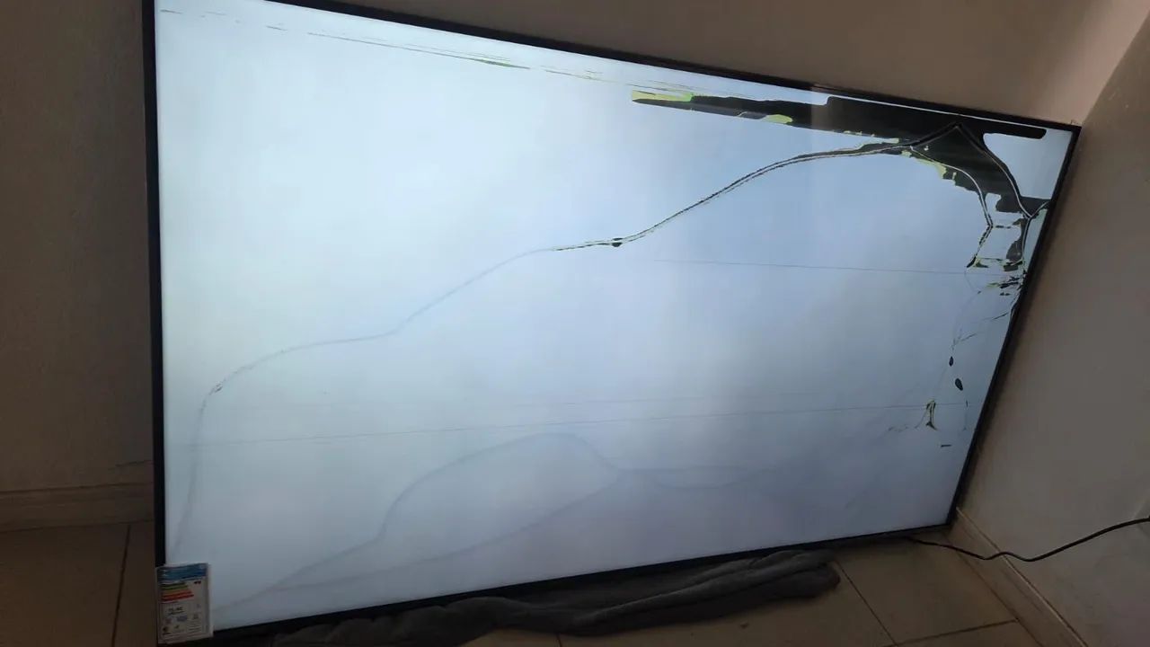 Tv Lg 65 polegadas nova com avaria - Foto 4