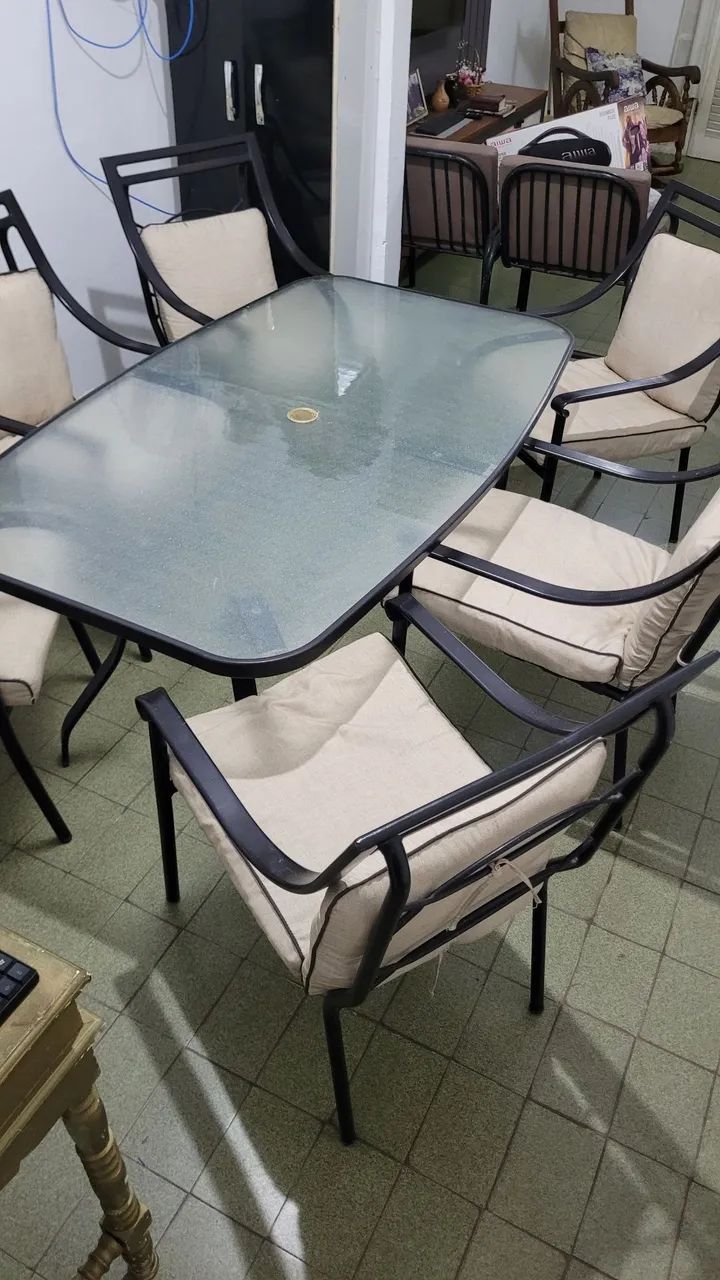 Mesa de vidro Com seis cadeiras de alumínio - Foto 3