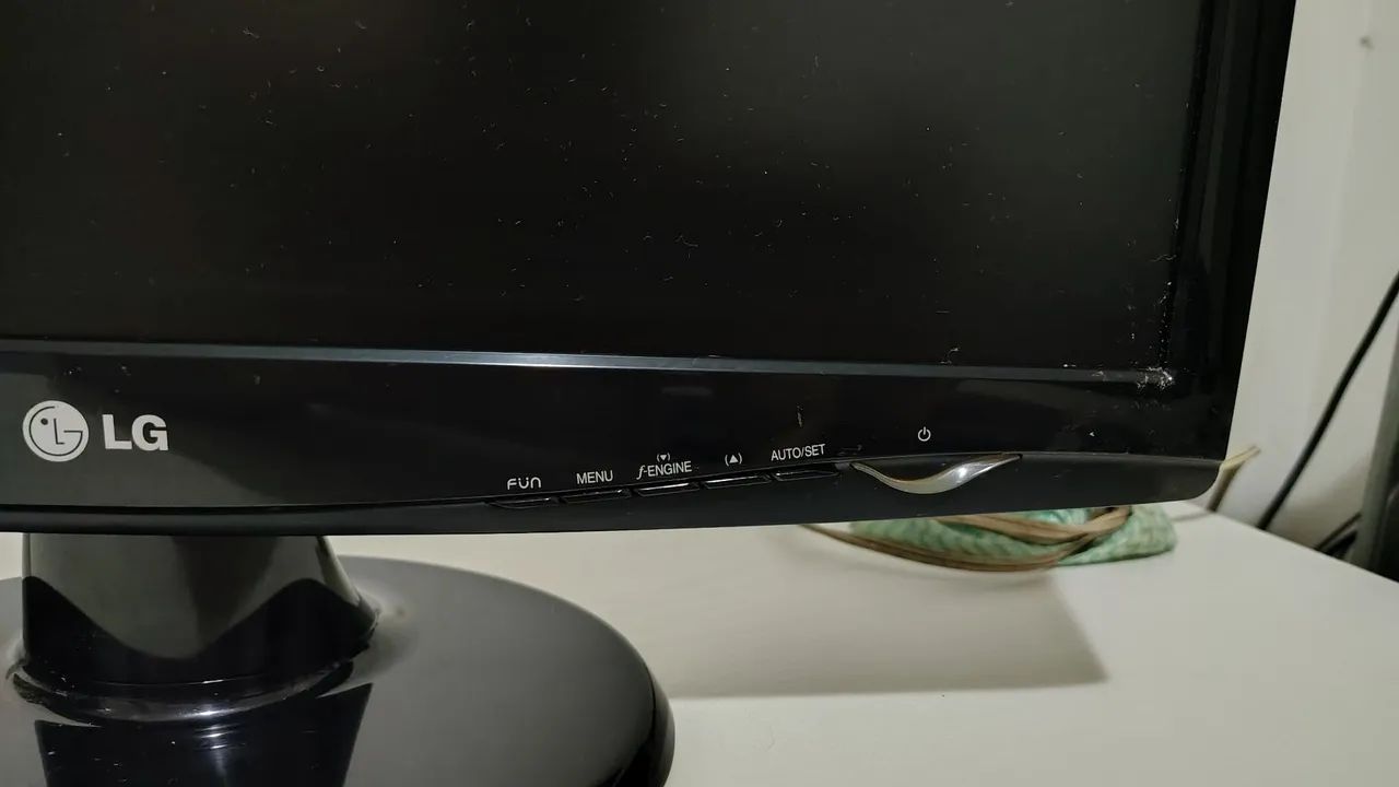 Monitor LG Flatron 20" Widescreen (1600x900)  - Foto 4