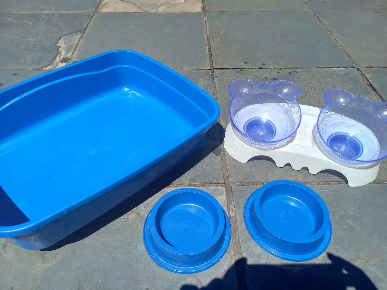 Vendo caixa de areia simples e comedouro de gatos  - Foto 4