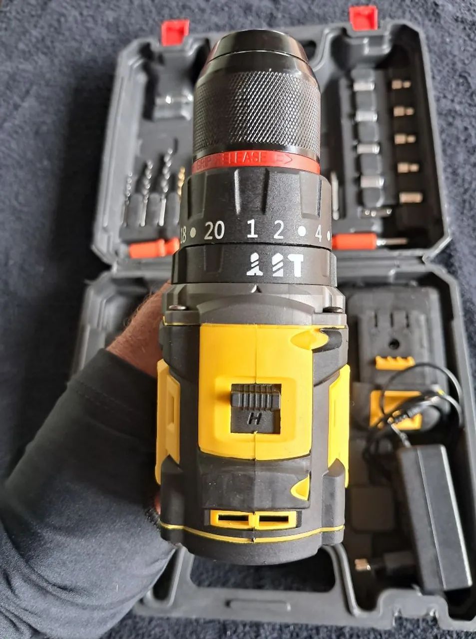 Parafusadeira e furadeira 21v 2baterias  - Foto 4