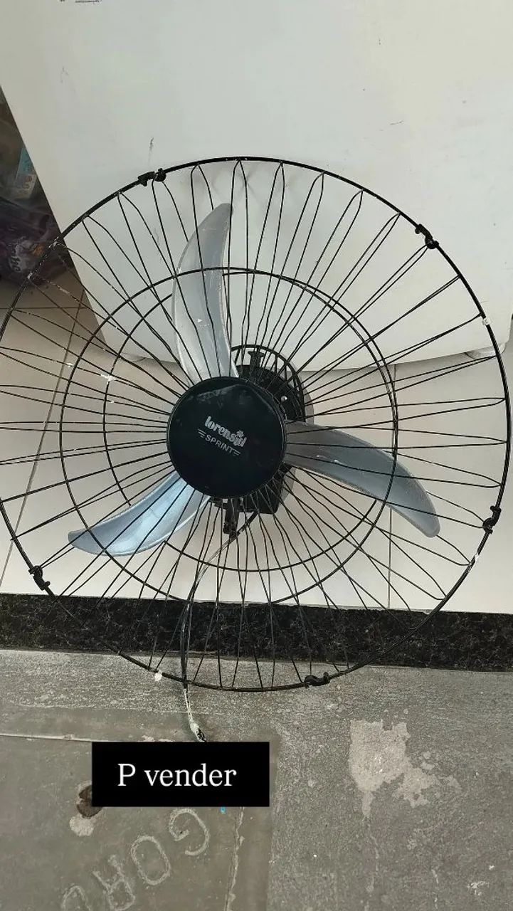 Ventilador funcionando perfeitamente.. 1 ano de uso.
