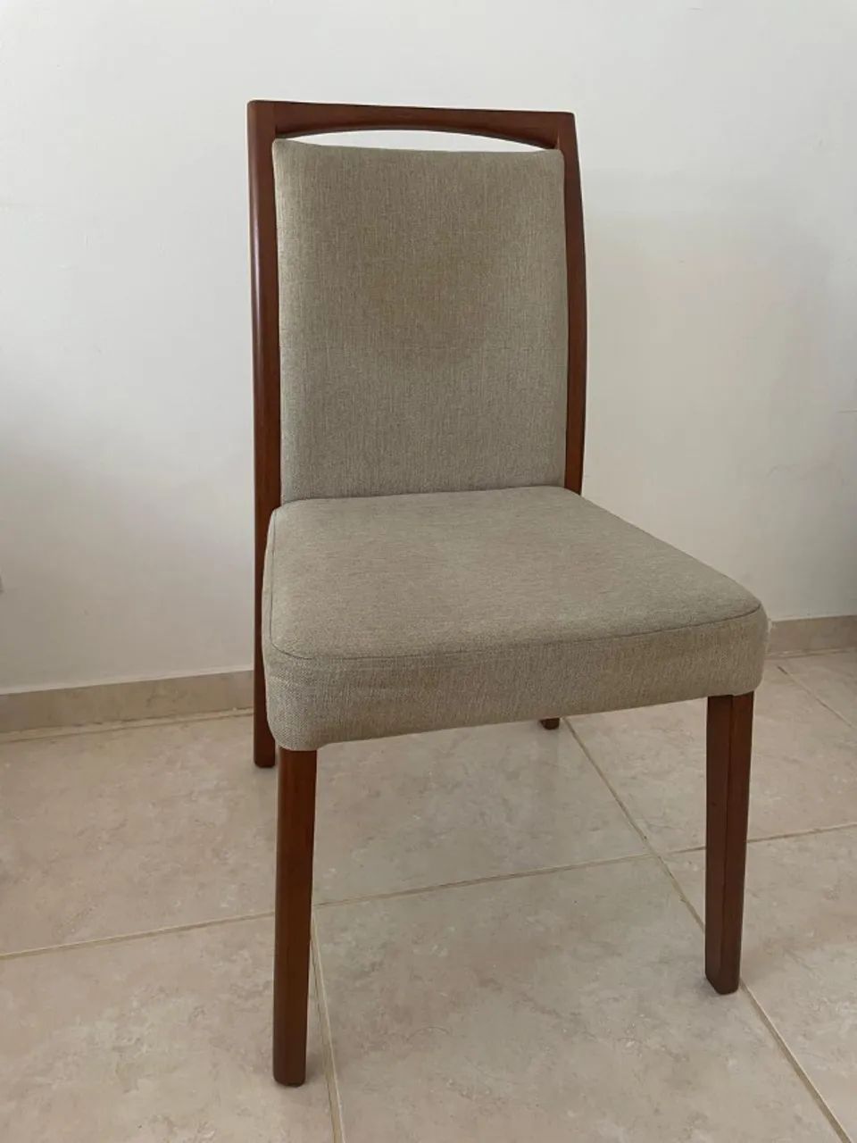 Uma Cadeira Estofada para Quarto - Foto 3