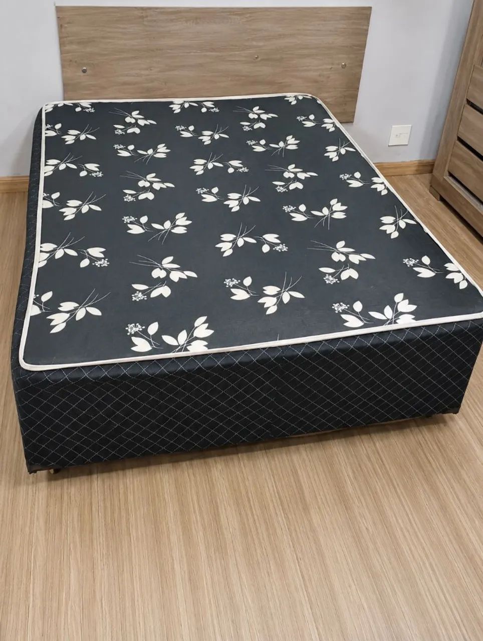 ? Cama Box Conjugado Casal - Semi Nova