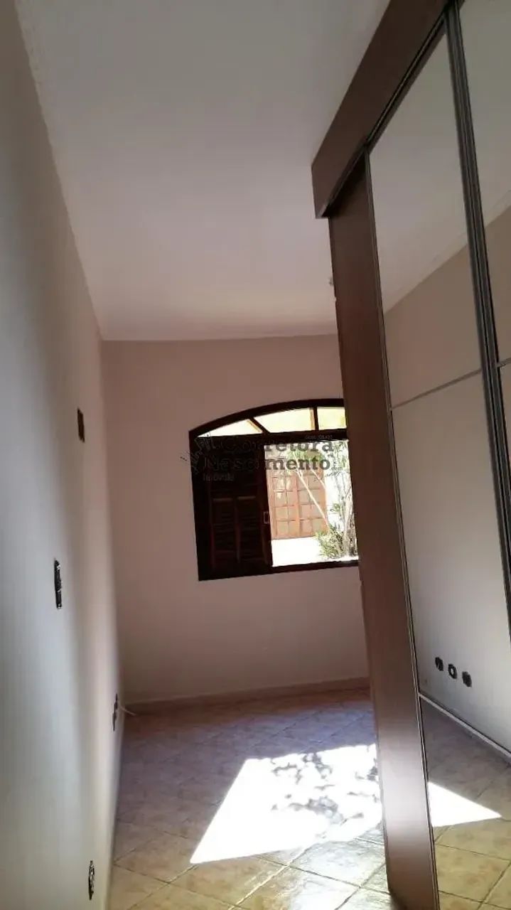 Casa Locada Para Permuta com Imóvel Comercial - Foto 5