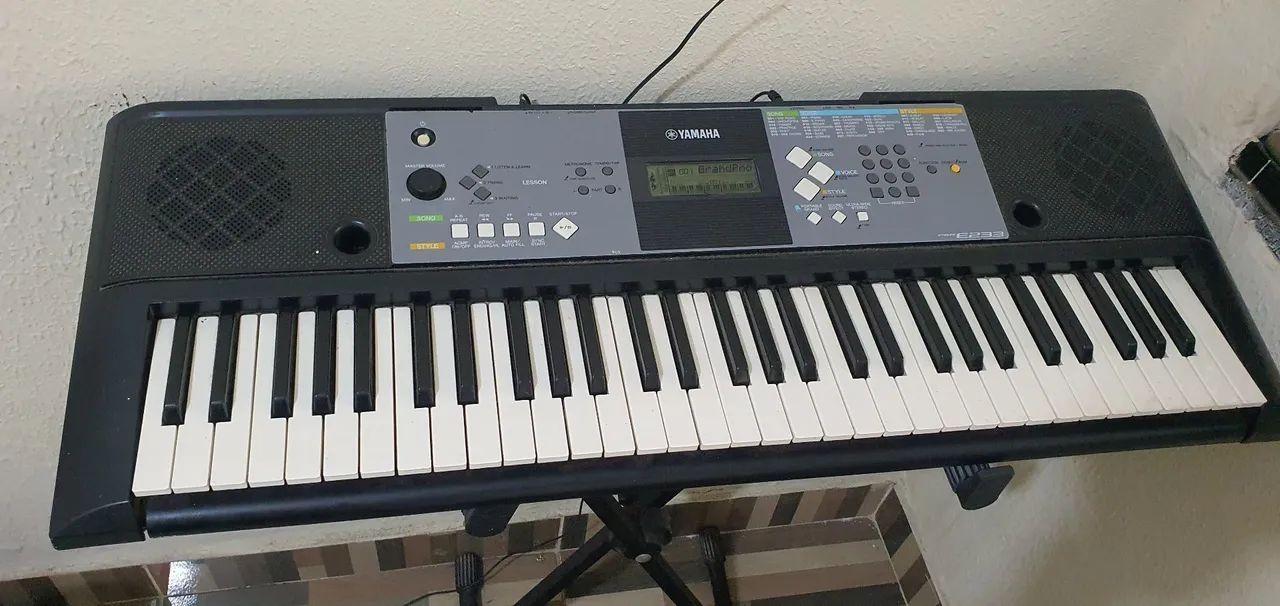 Teclado yamaha PSR e233
