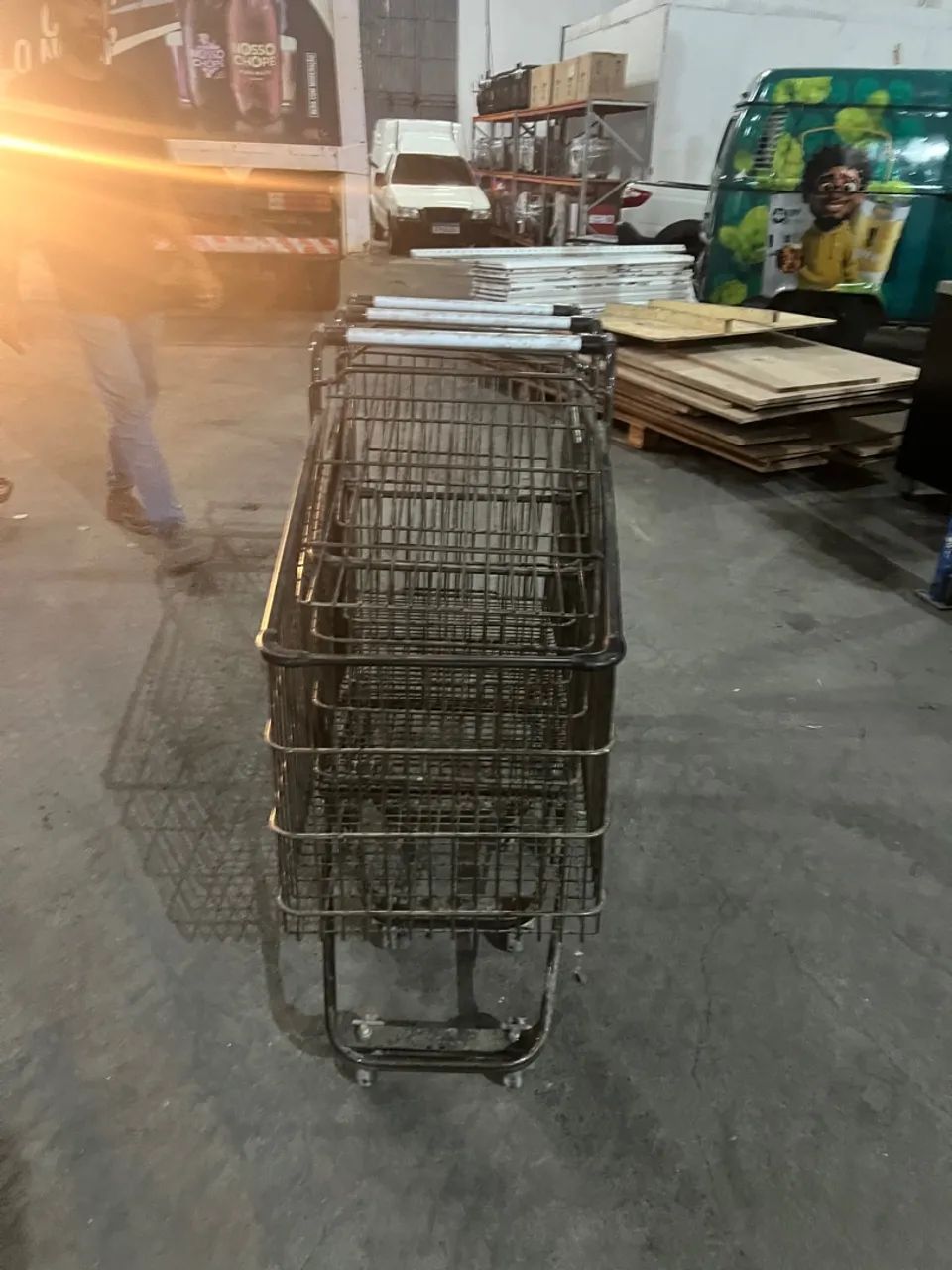 Carrinho de supermercado novinhos 
