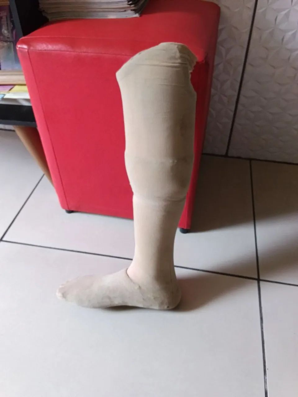Vendo uma prótese de perna