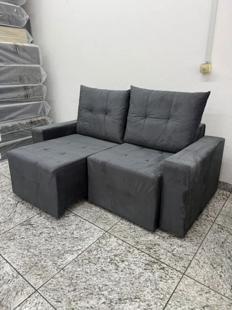Sofá Retrátil Havaí 1,80m em Veludo - Conforto e Qualidade - Foto 4