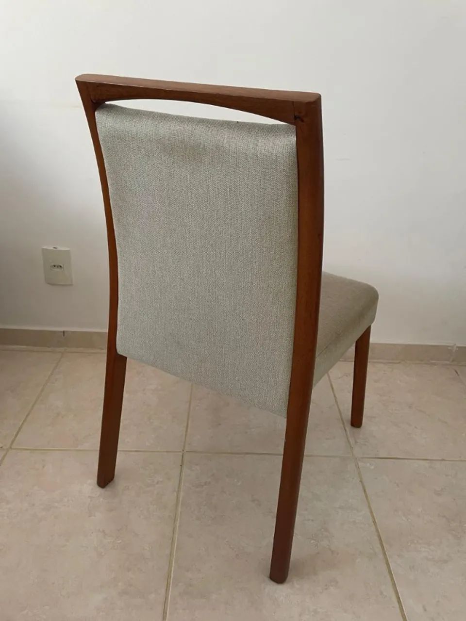 Uma Cadeira Estofada para Quarto - Foto 2