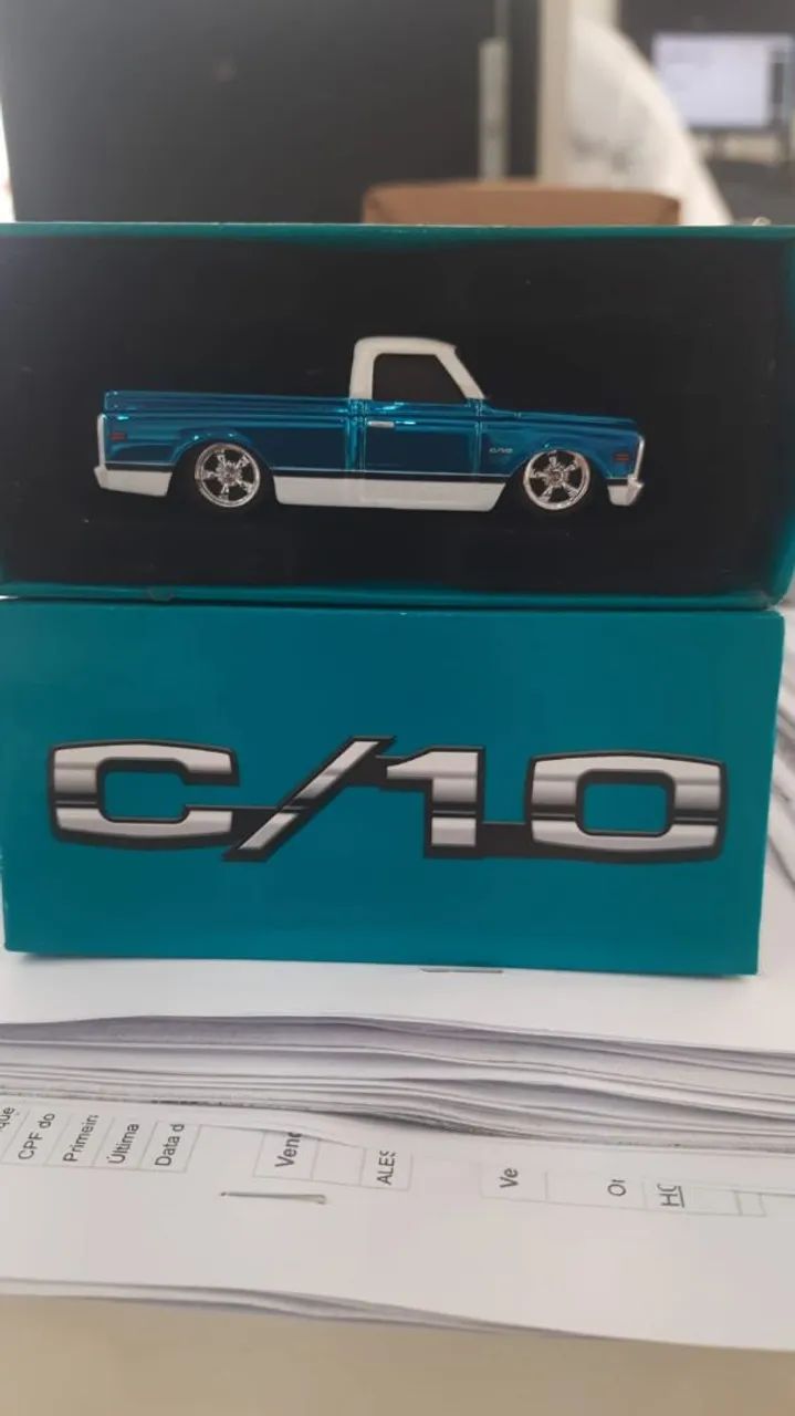 Mini GT Chevrolet C/10 Pickup Azul Metálico 1:64 Colecionável