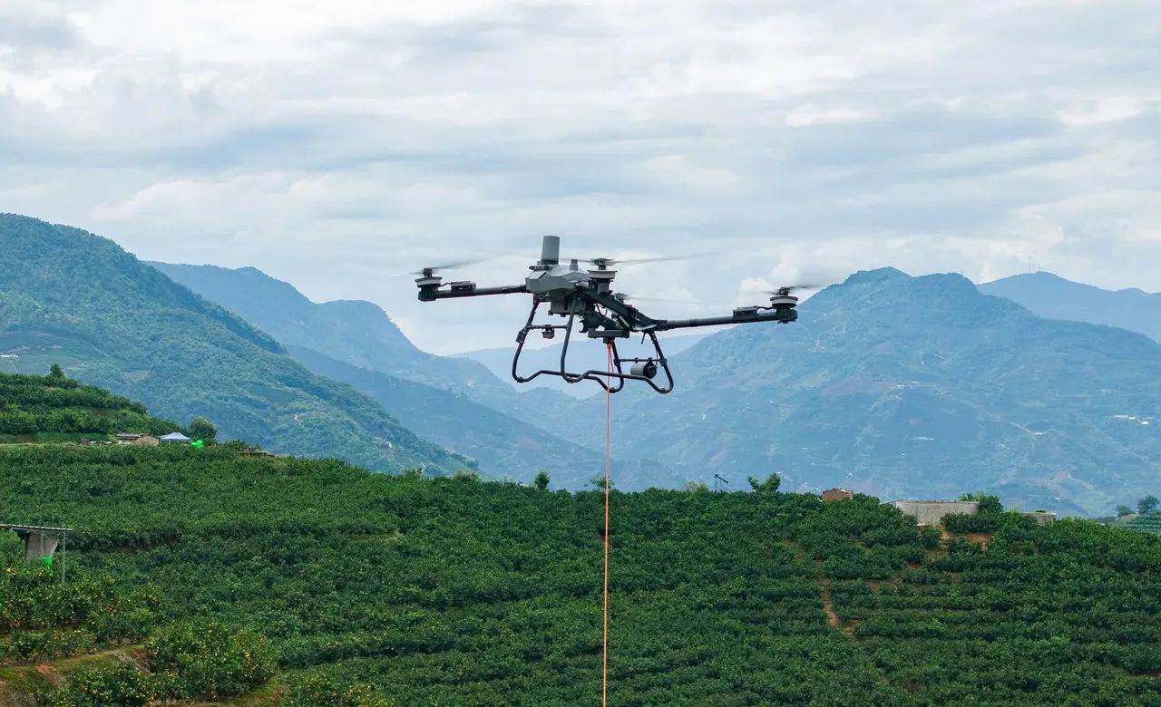 DRONE AGRÍCOLA - PULVERIZAÇÃO E ADUBAÇÃO  - Foto 3