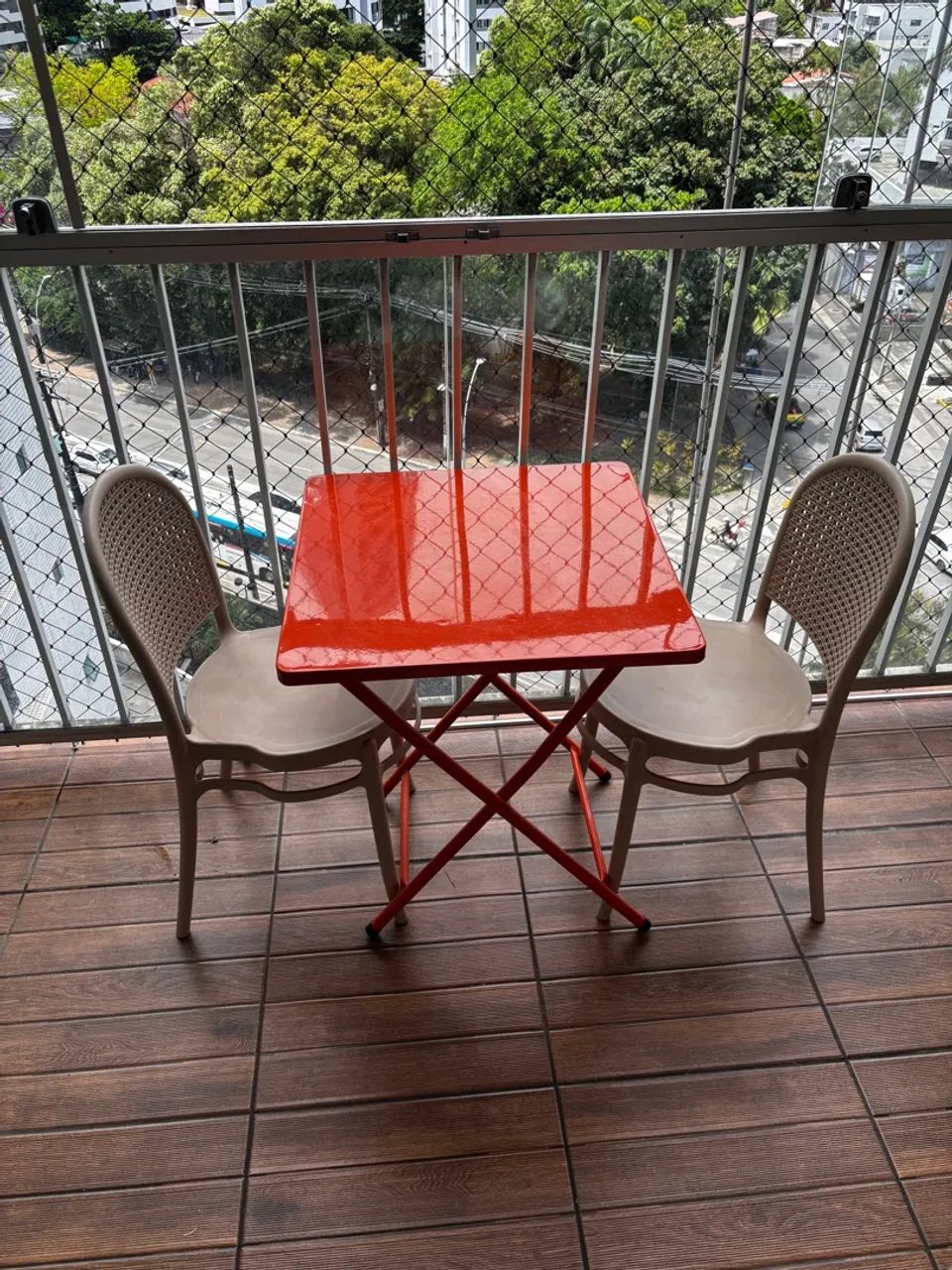 Mesa e cadeiras