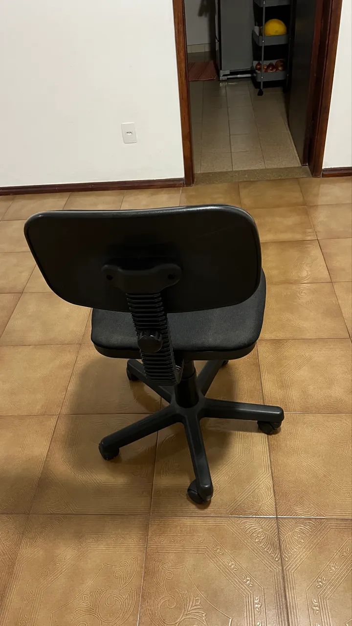 Cadeira giratória simples