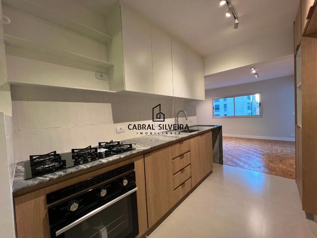 Apartamento Recém-Reformado com 3 Dormitórios à Venda em Moema - Foto 2
