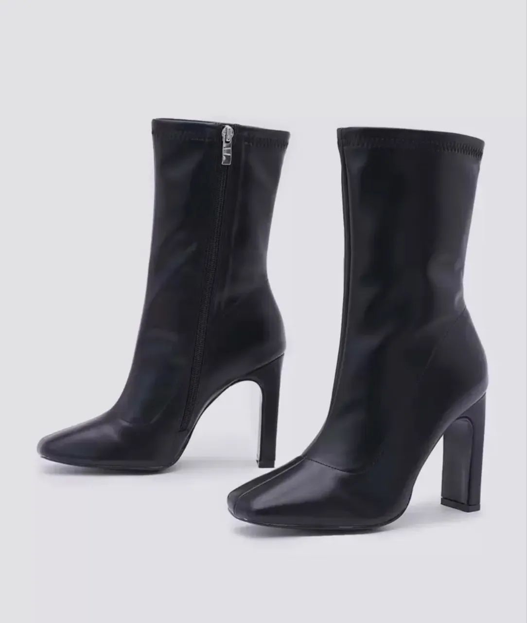 Vendo botas cano médio numeração 37 - Foto 2