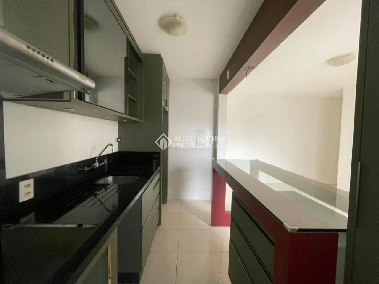 Apartamento semi mobiliado de 2 dormitórios no Centro de Florianópolis - Foto 5