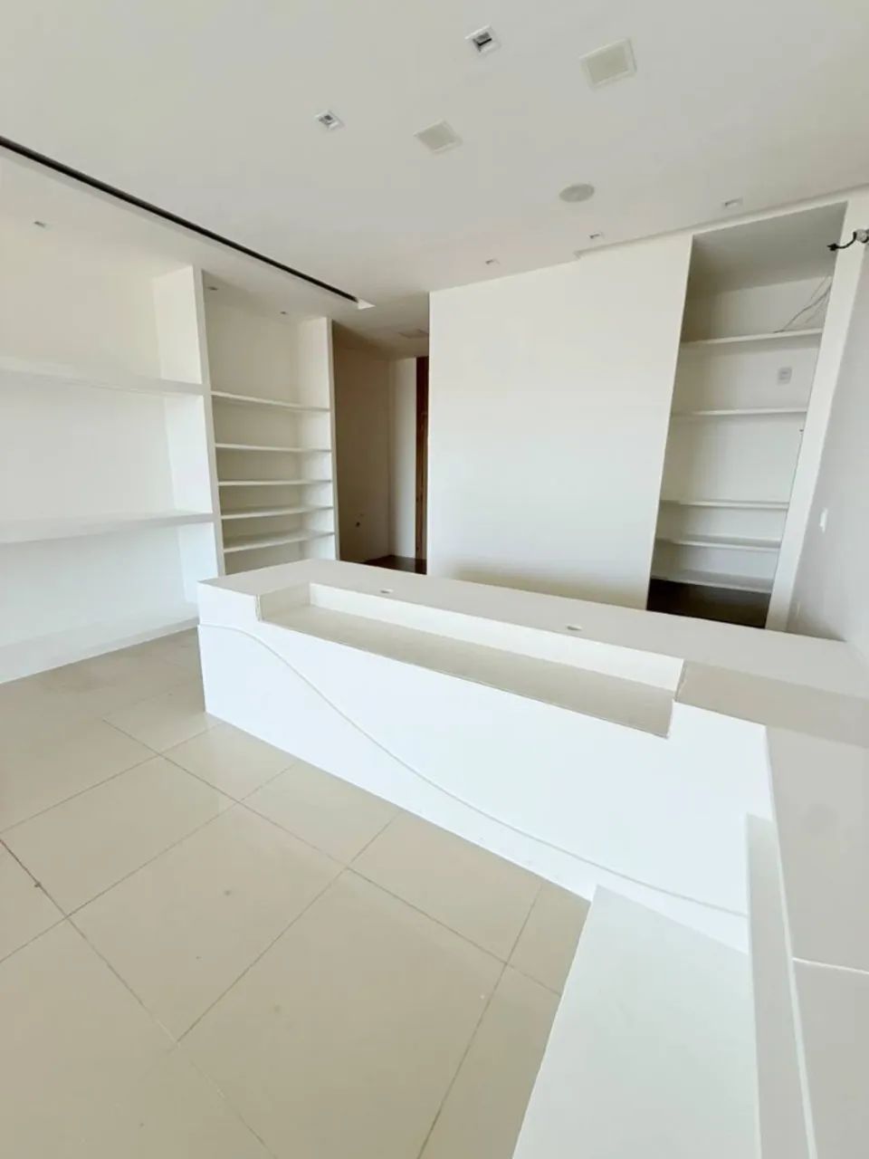 LOJA COMERCIAL COM 80m² - AV. DOS HOLANDESES - Foto 2
