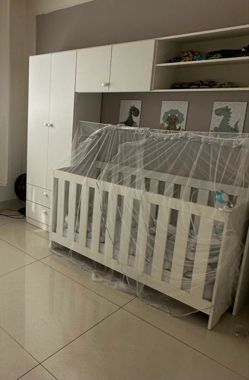 Berço + guarda roupas 