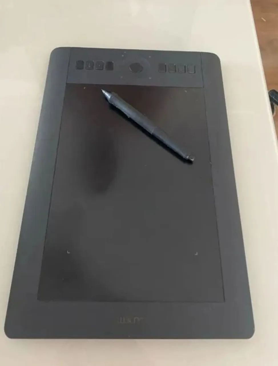 Intuos Pro Medium Graphics Tablet461093276893194241
