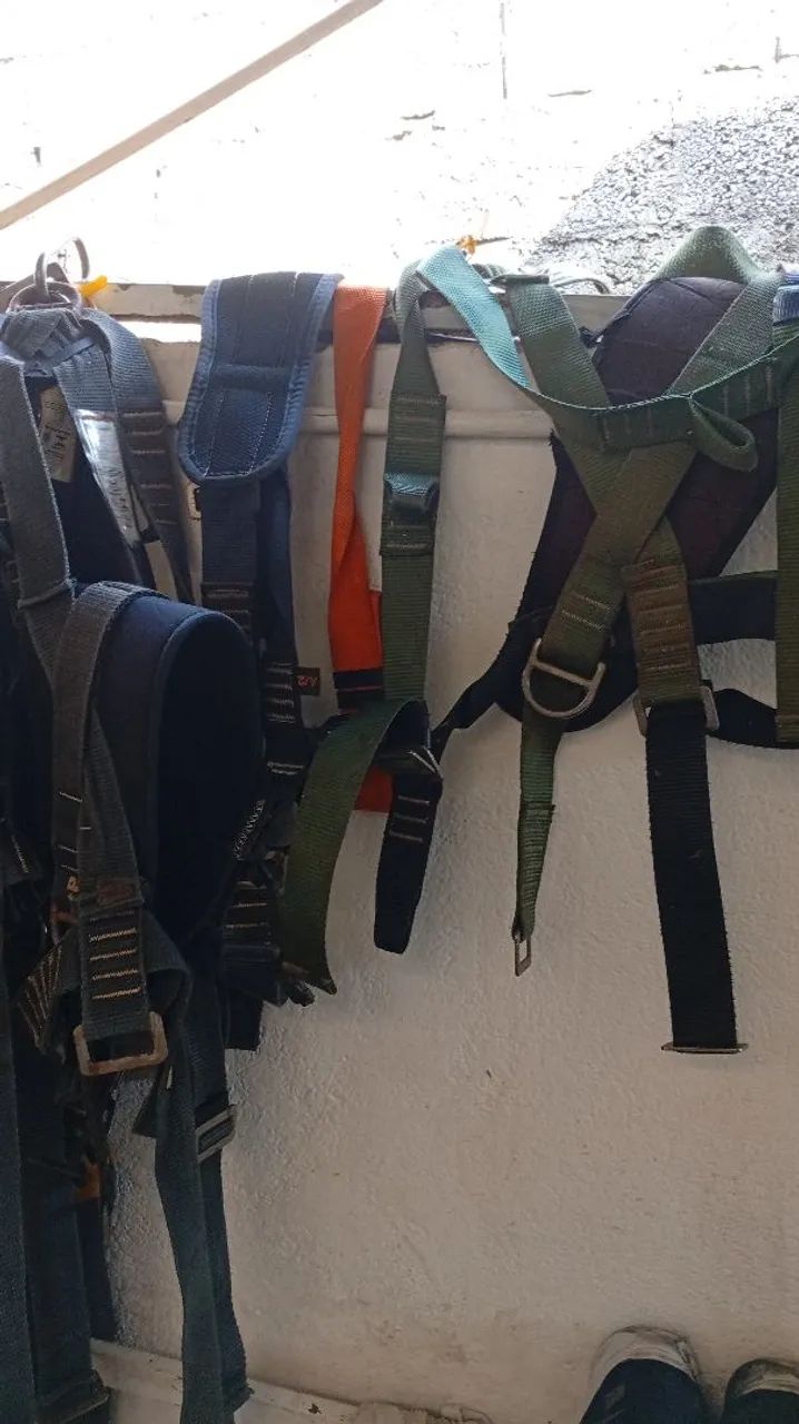 Vendo Cinto de Segurança tipo Para-quedista  - Foto 2