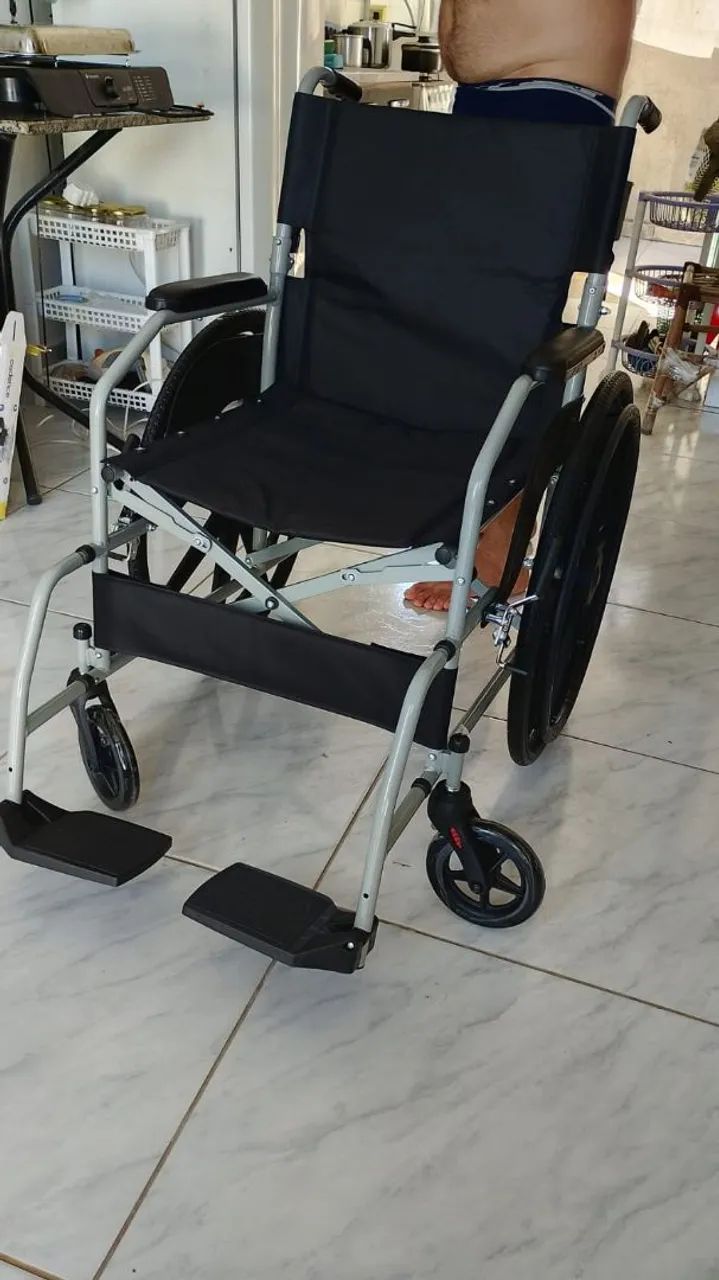 cadeira de rodas/ 2 meses