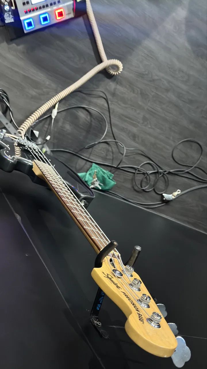 Baixo squier precision jazz 4 c