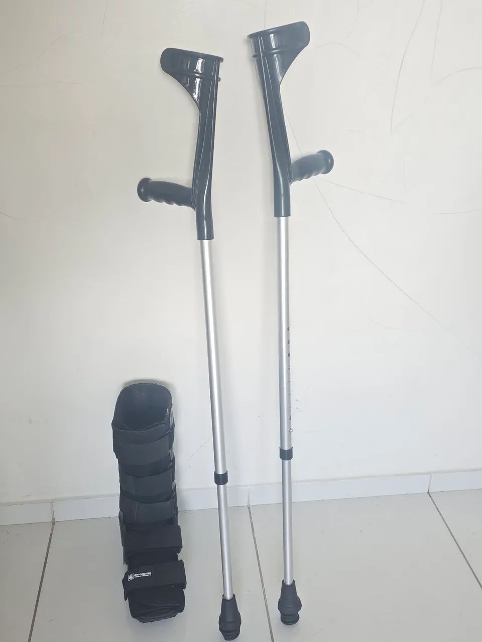 Muletas e Bota Ortopédica  - Foto 3