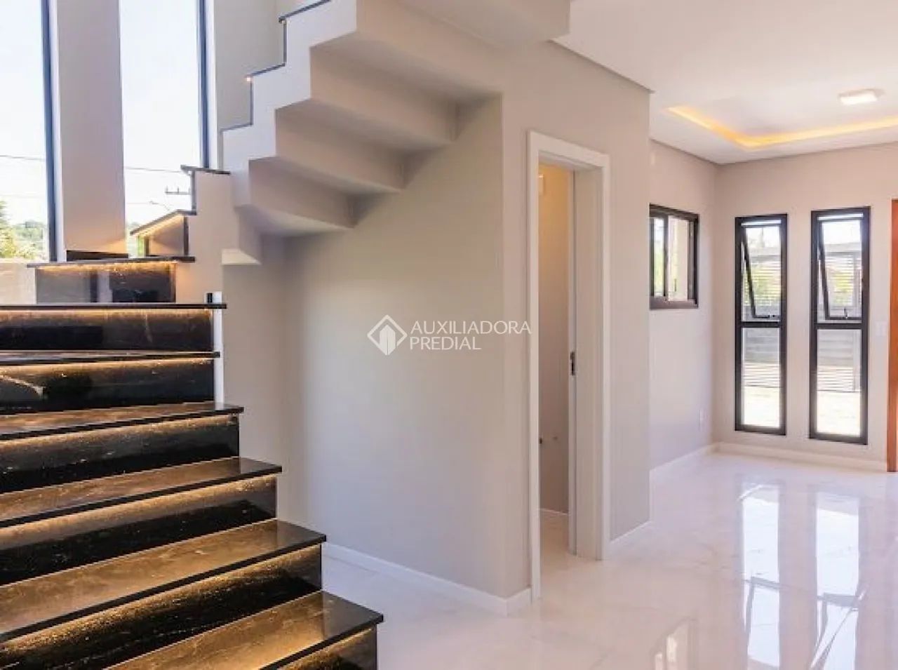 FINANCIÁVEL - Sobrado Alto Padrão com 3 quartos em Ponta das Canas, Florianópolis! - Foto 4