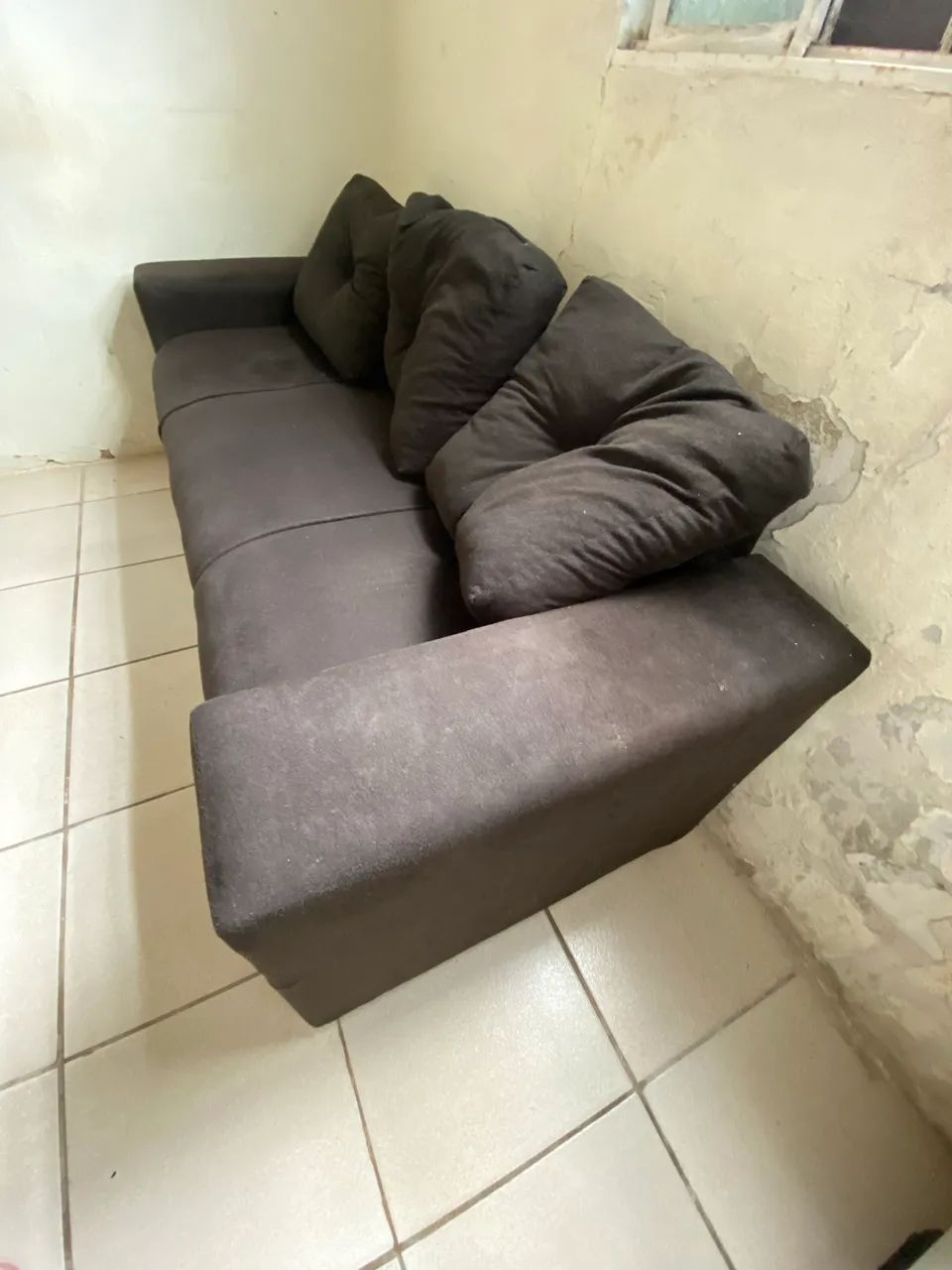 Sofá de três lugares preto  - Foto 3