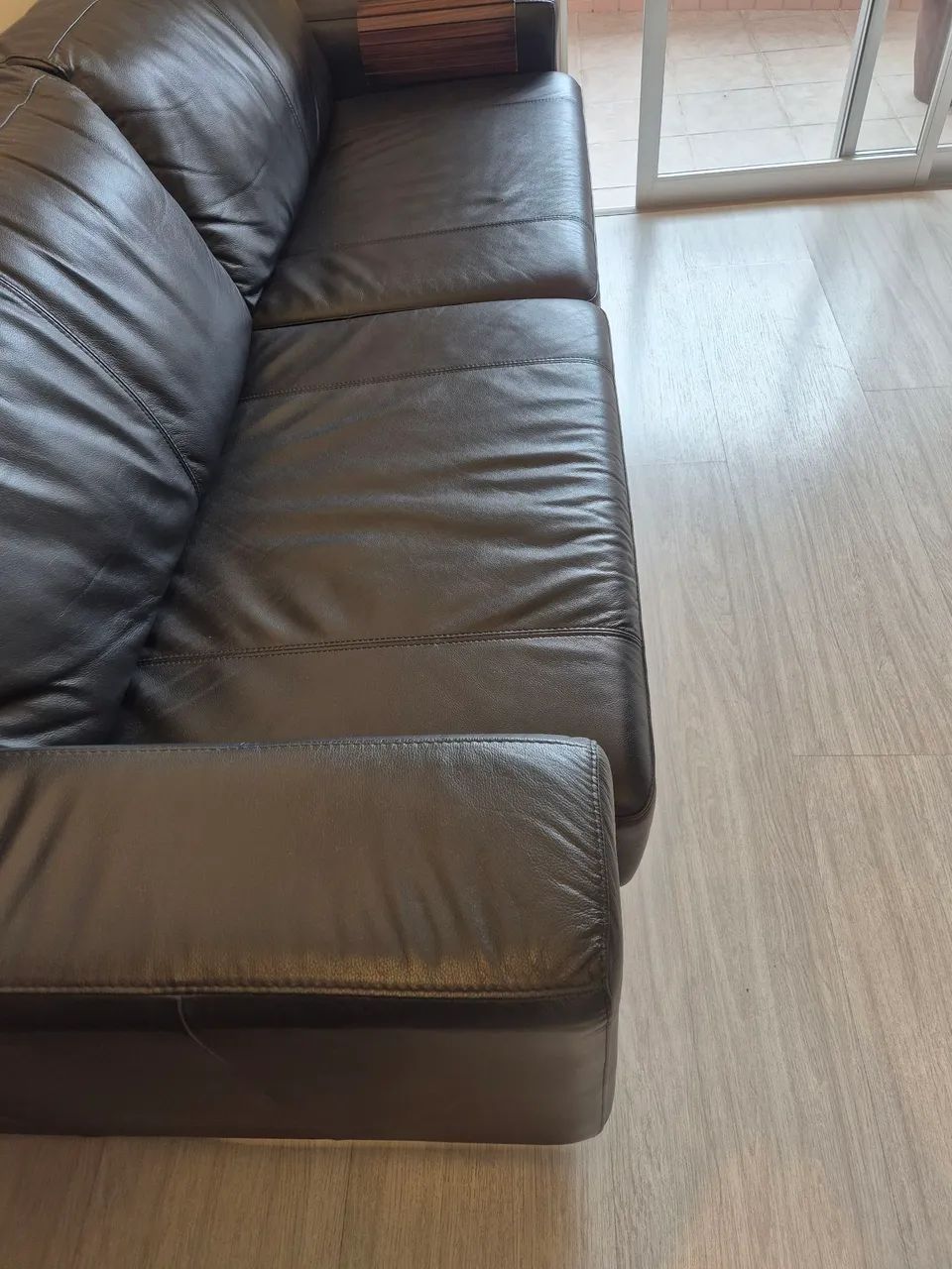 Sofá em couro legítimo - Perfeito estado - Foto 4