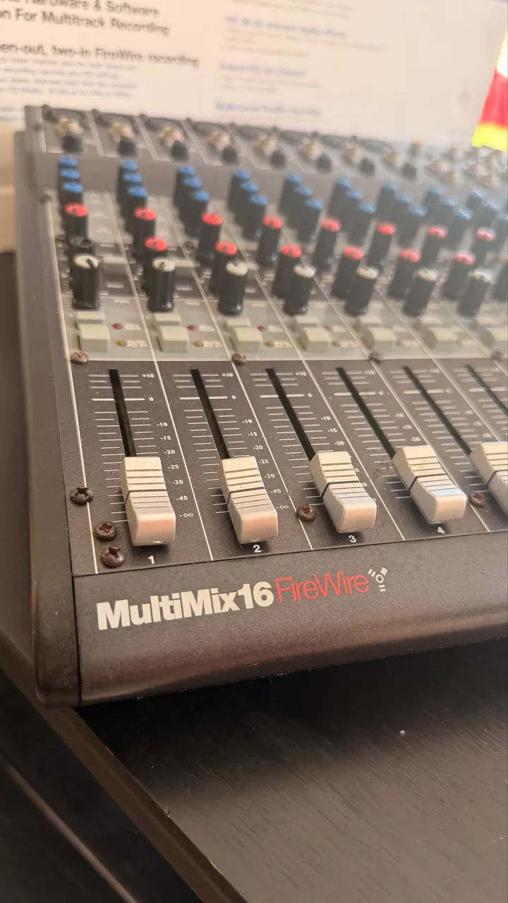 Mesa de som Alesis Multimix 16 FireWire Ótimo estado