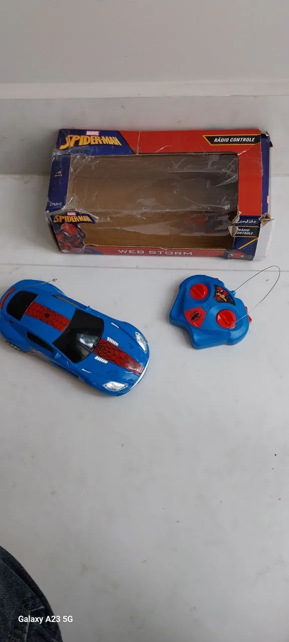 Brinquedo carrinho com controle 
