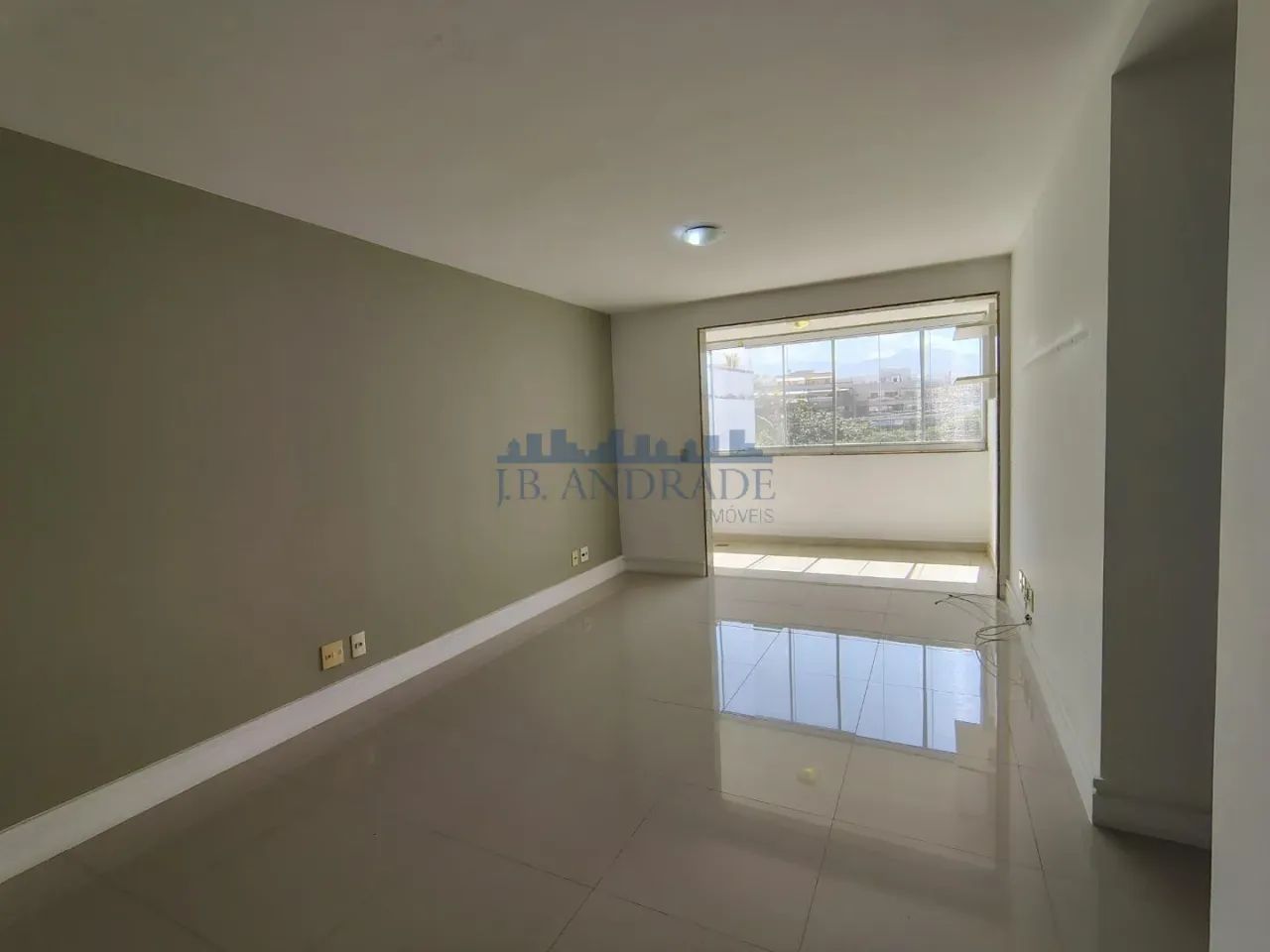 Apartamento com 83m², 2 quartos, dependência revertida e 2 vagas 1